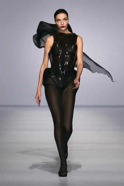 Look 1